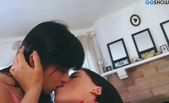 Upside Down Lesbian Pleasure